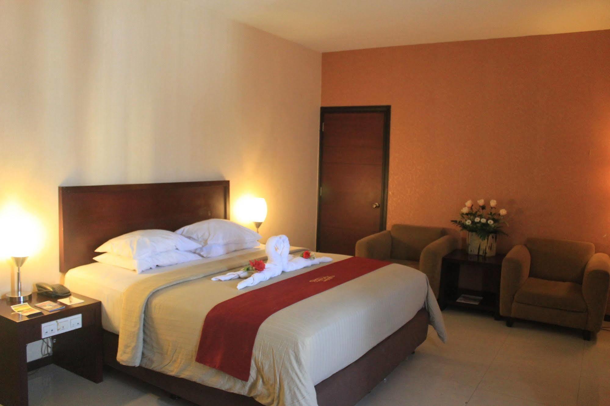 Hotel Gran Central Manado Extérieur photo
